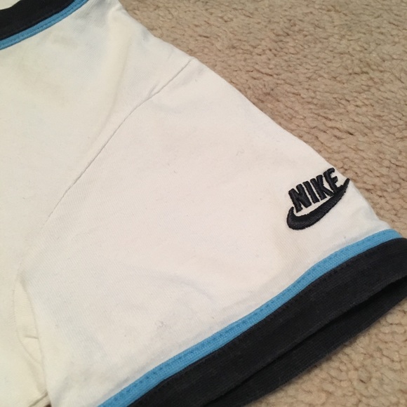 Boys Nike tee - Picture 3 of 5